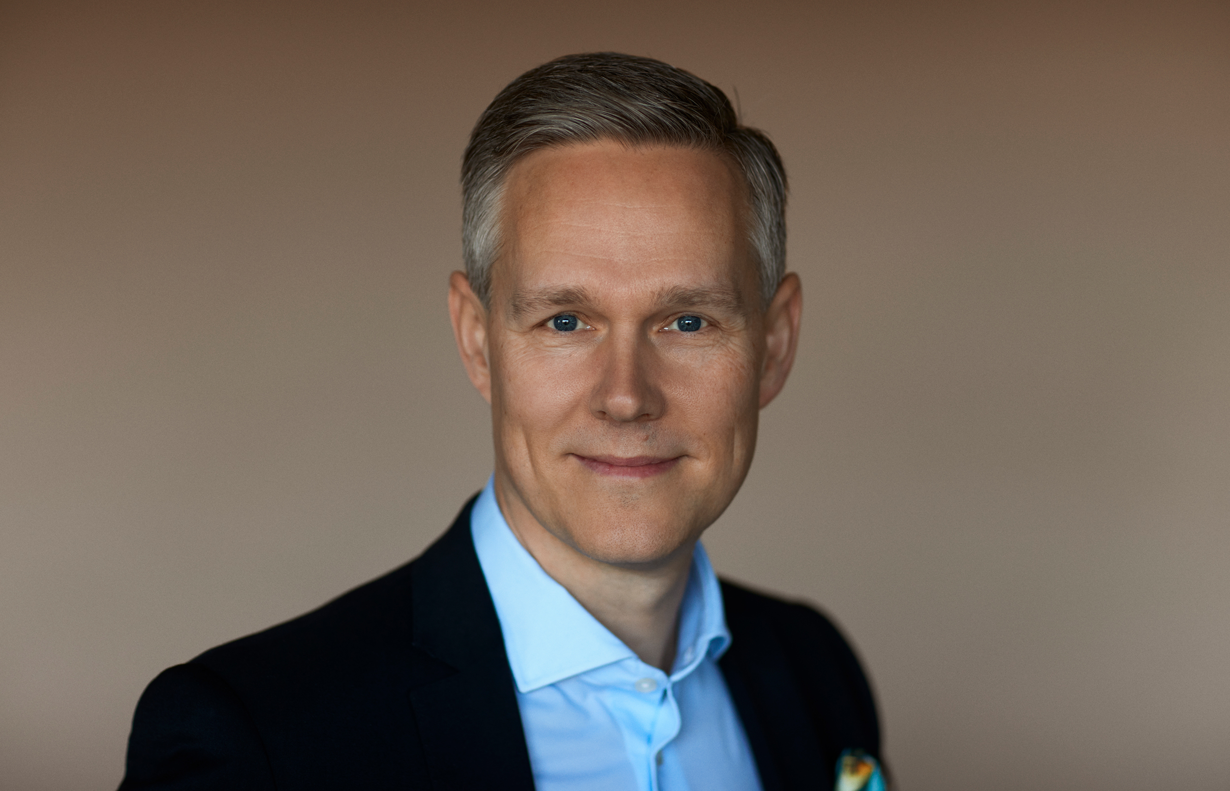 Billede af Thomas Klærke, direktør i Alka, iført jakkesæt