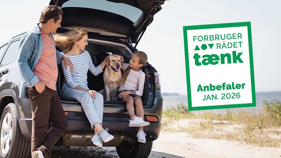 Billede af familie i bil. Alkas bilforsikring bliver anbefalet af Forbrugerrådet Tænk.